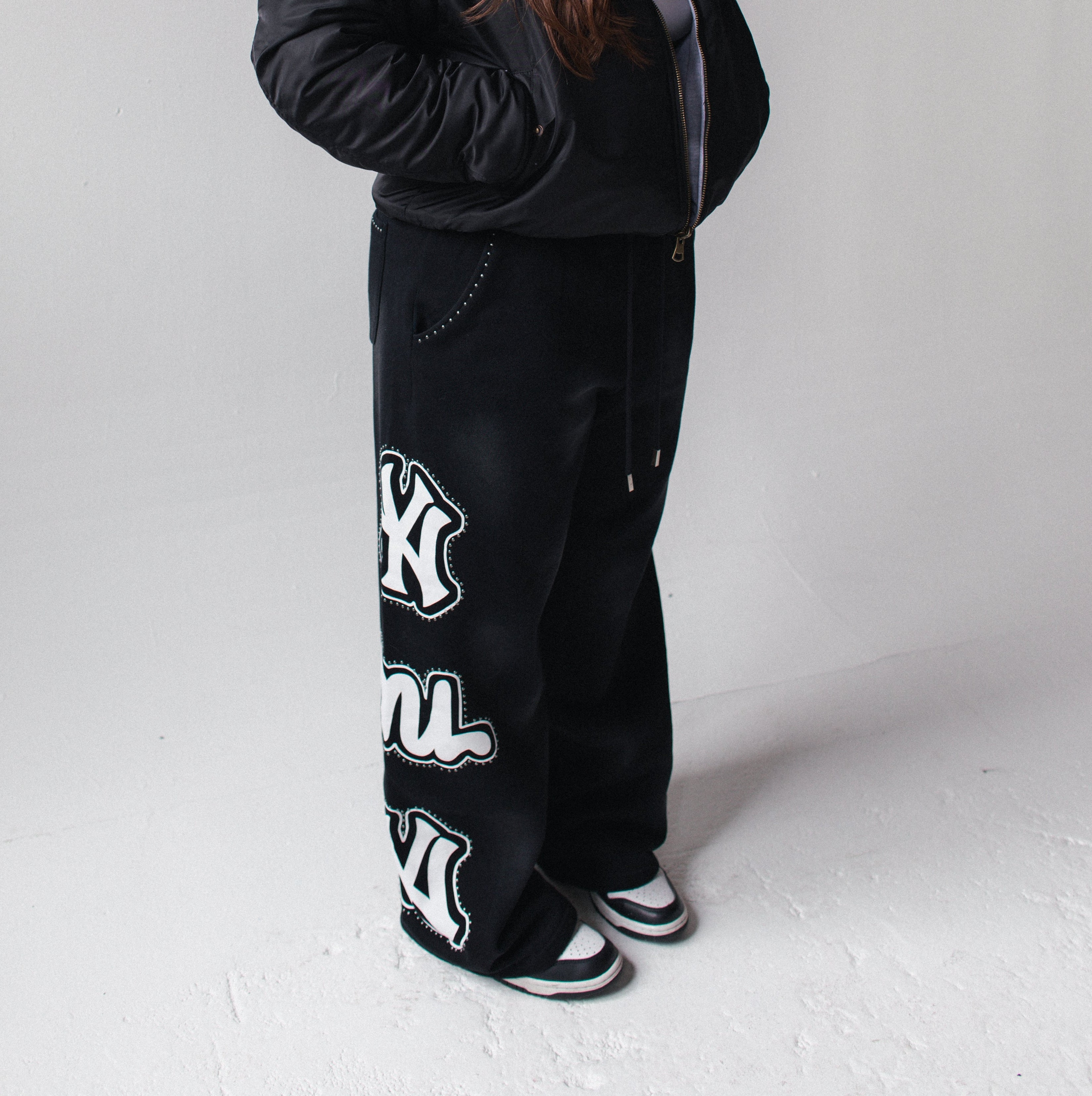 NY CITY CORE SWEATS [BLACK] – Mama University